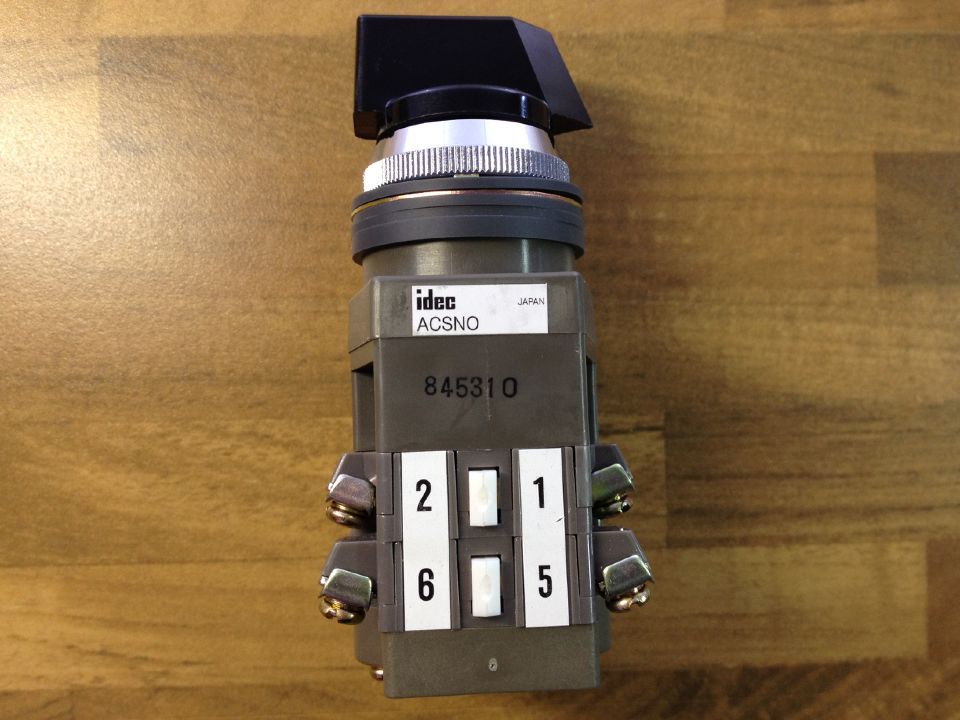 Japan's IDEC and ACSNO spot cam switch ammeter switch rotary switch 30MM