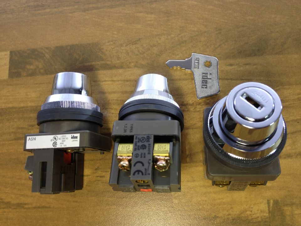 Japan IDEC and ASN key switches with three bit key knob switch 30MM NC original