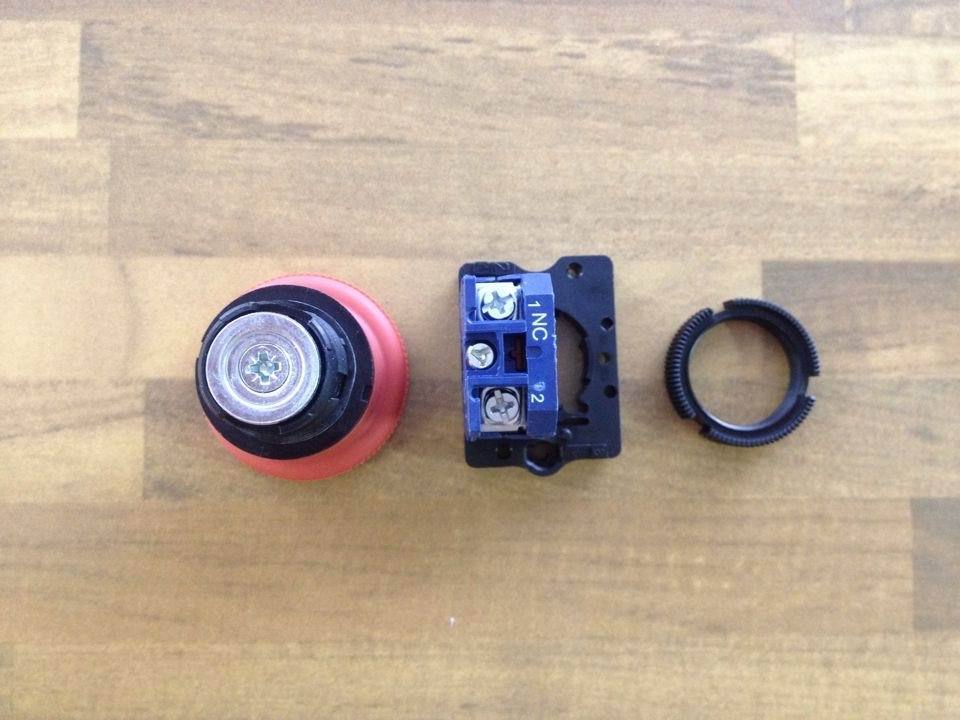 Schneider ES542C XB2 mushroom head emergency stop button original genuine 1NC (discontinued inventory)