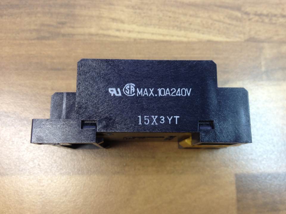 Japan OMRON OMRON PTF14A import relay base in the middle of the original installation of the relay