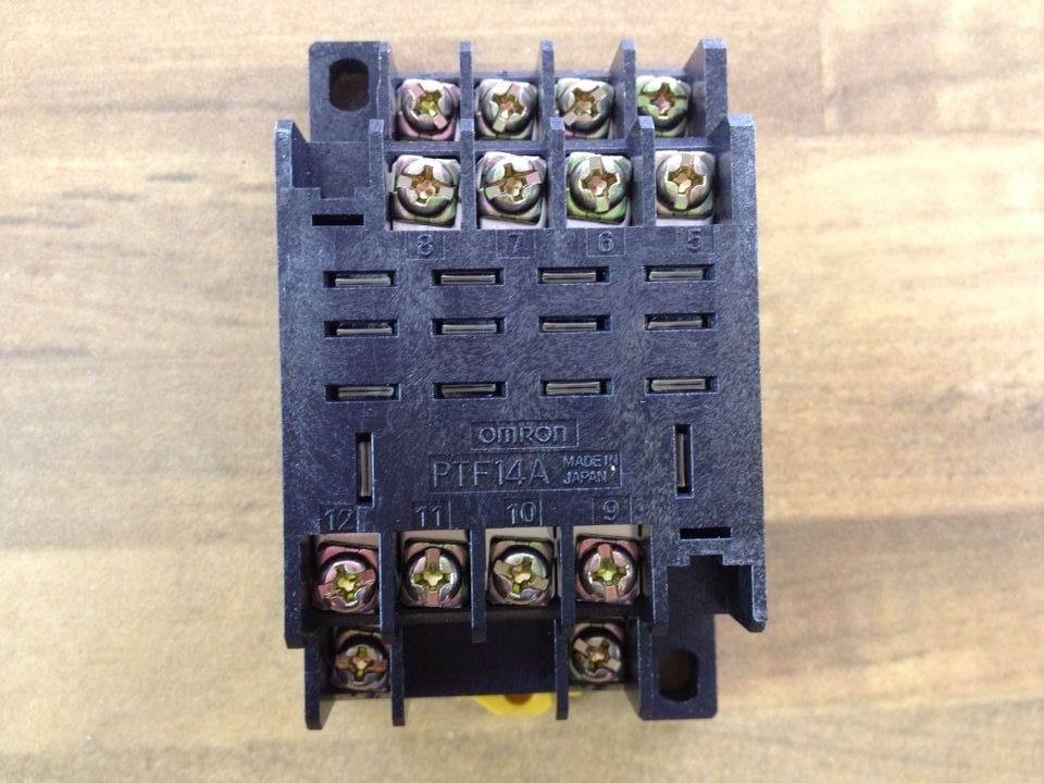 The imported OMRON OMRON PTF14A relay base 14 feet (Prunus new original authentic guarantee)