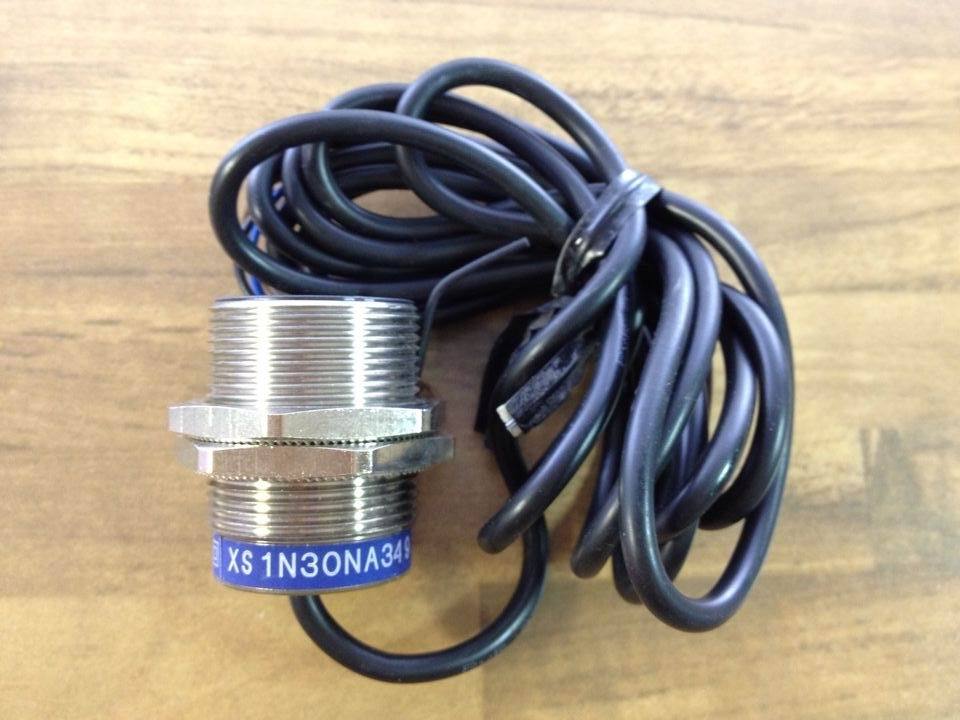 Schneider XS1N30NA349 close to switch NO 12-24VDC 200MA NPN original authentic
