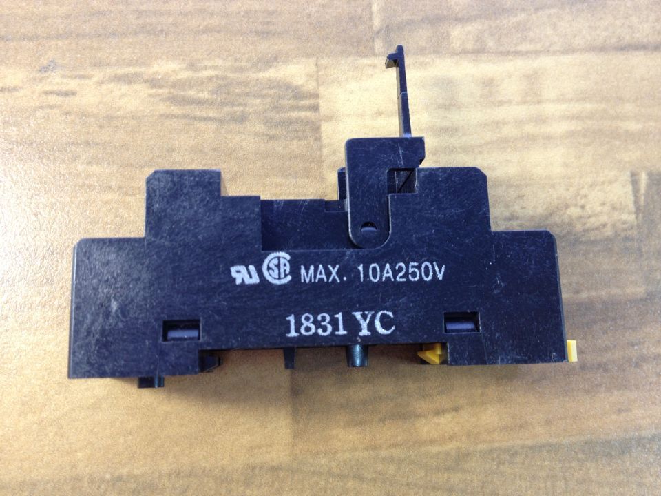 Original Japanese OMRON OMRON P2RF-05 relay base (original authentic)