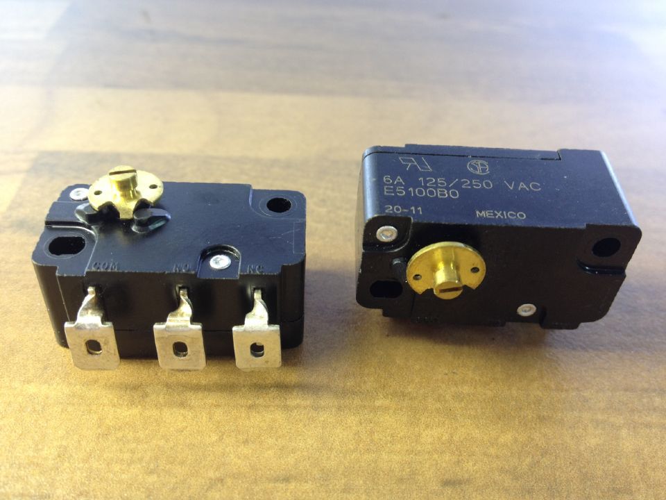 The German CHERRY cherry E51/F51 E5100B0 imported high sensitivity micro switch 6A250V coin