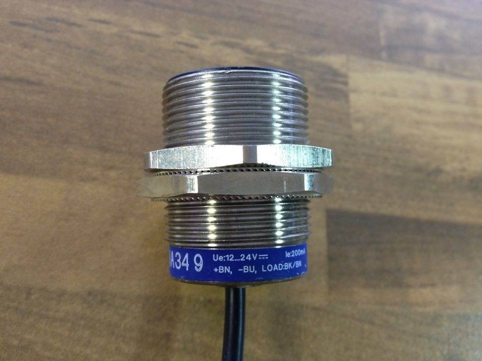 Schneider XS1N30NA349 close to switch NO 12-24VDC 200MA NPN original authentic