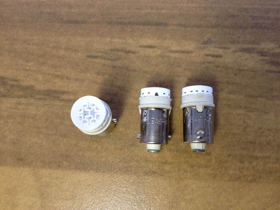 Japan IDEC Idec ME AC/DC6V LBA9-A6 and white light original authentic