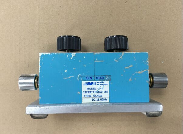 MICROWAVE MIDWEST 1044 DC-18GHz 71dB hand step attenuator flat connector