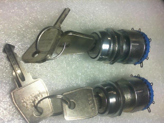 Import band switch LOWE... Key switch. Five feet. Band two knife. 3.
