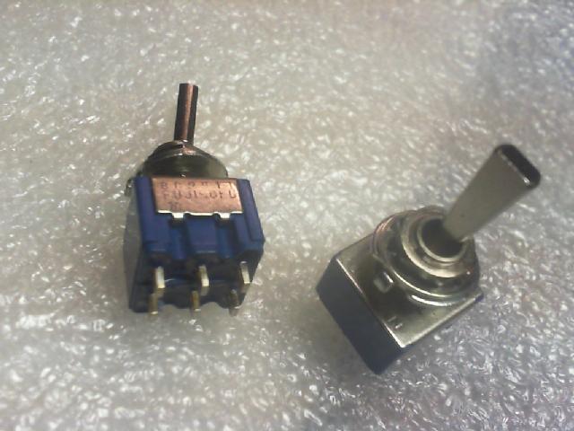 Japan's Fuji 8C2011 button switch 250VAC/3A/125VAC/6A/ lioujiao Zi