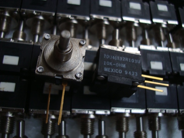 70U4G032L103U  CLAROSTAT 10K    POTENTIOMETER