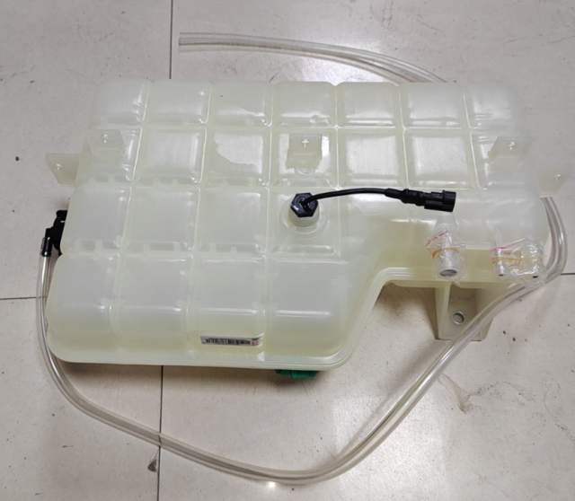 适用于德龙的高品质重型卡车膨胀水箱总成卡车配件YG9525537016,Tianjin Tongxing Auto Parts Co., Ltd.,适用于德龙的高品质重型卡车膨胀水箱总成卡车配件YG9525537016