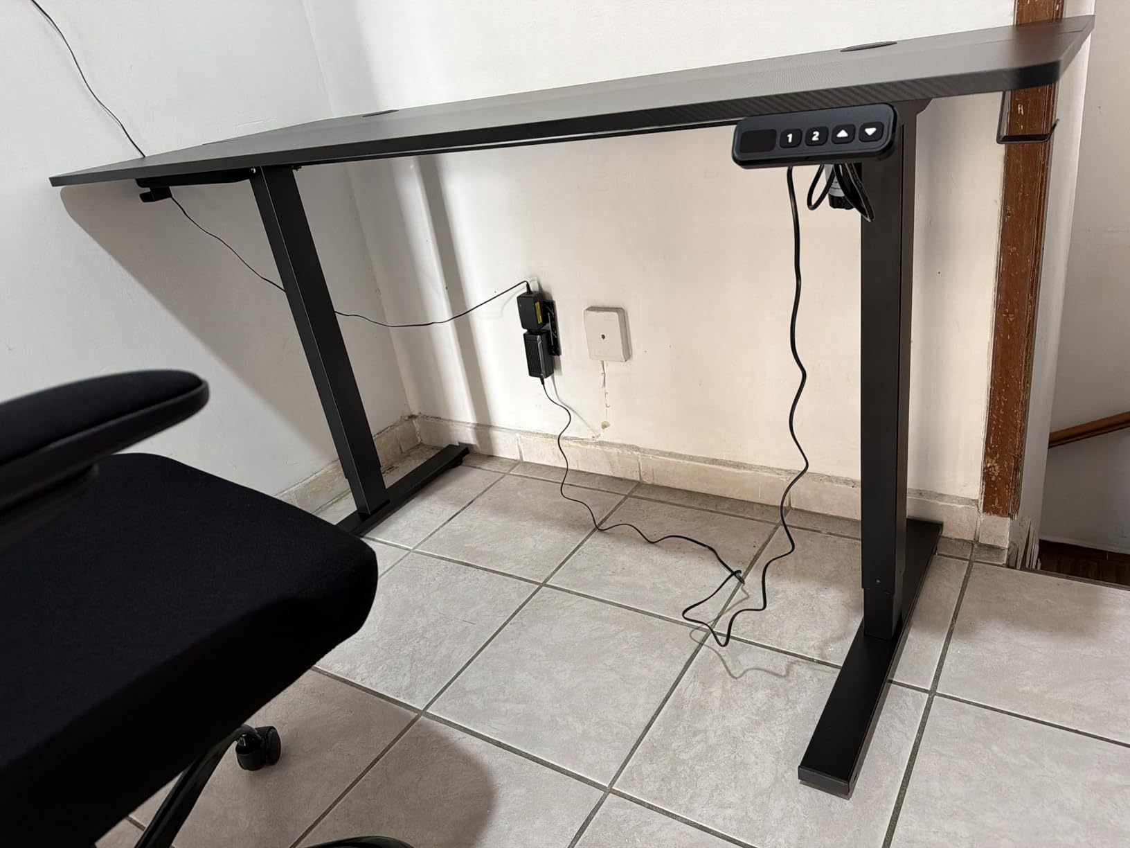 WELIKERA Large Adjustable Height Electric Lifting Desk 140 x 60 cm, Standing Gamer Desk for Home Office, with Memory and Metal T-Stand, Rustic Brown