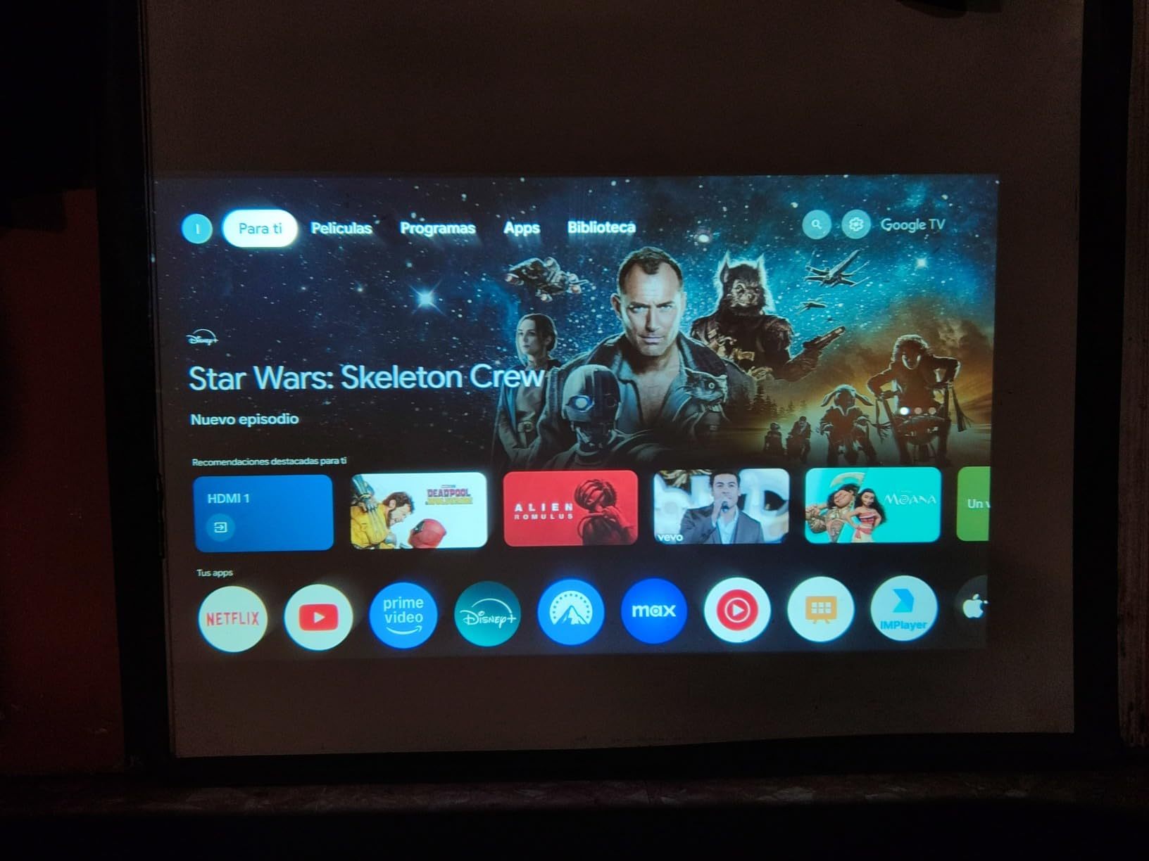[Google TV/800ANSI] 2025 Smart Portable Projector, Netflix Licensed, Dolby Sound, 4K/8K Support, 30000 Lumens, WiFi 6 and Bluetooth 5.0, Autofocus, Compatible with iOS/Android/PC/PS4/PS5/XBOX