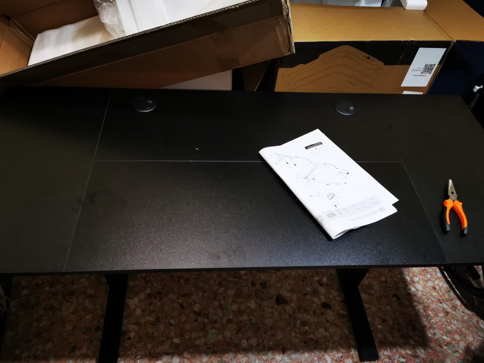 FURRIFIC Electric Lifting Desk, Height Adjustment with Memory (Black, 140X60CM)