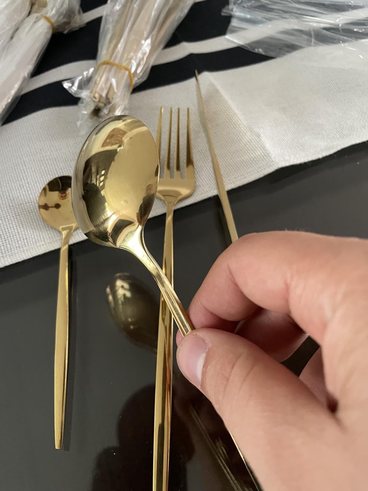 LINGLUCKY 40 Pieces 304 Stainless Steel Cutlery Set, Stainless Steel Set for 10, Includes Knives, Spoons, Kitchen Utensils, Ideal for Family Gatherings and Everyday Use(Gold)