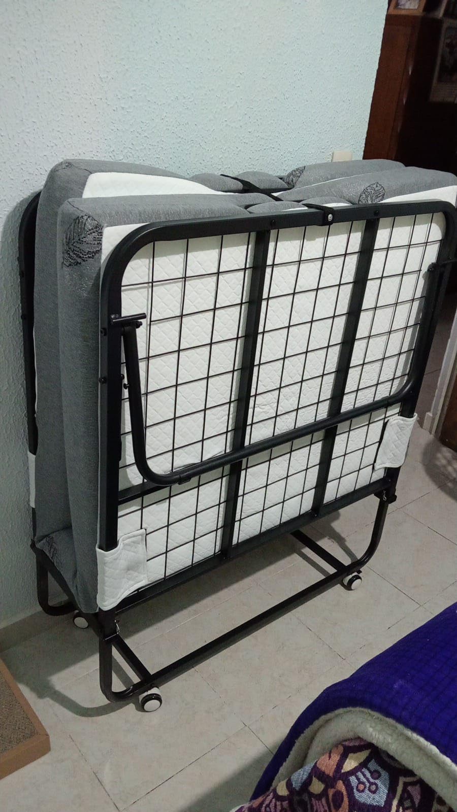 FURRIFIC Folding Bed with Mattress, Memory Foam Mattress and Sturdy Metal Bed Frame, with Wheels and Storage Bag, It is Easy to Fold, Move and Store (Single)