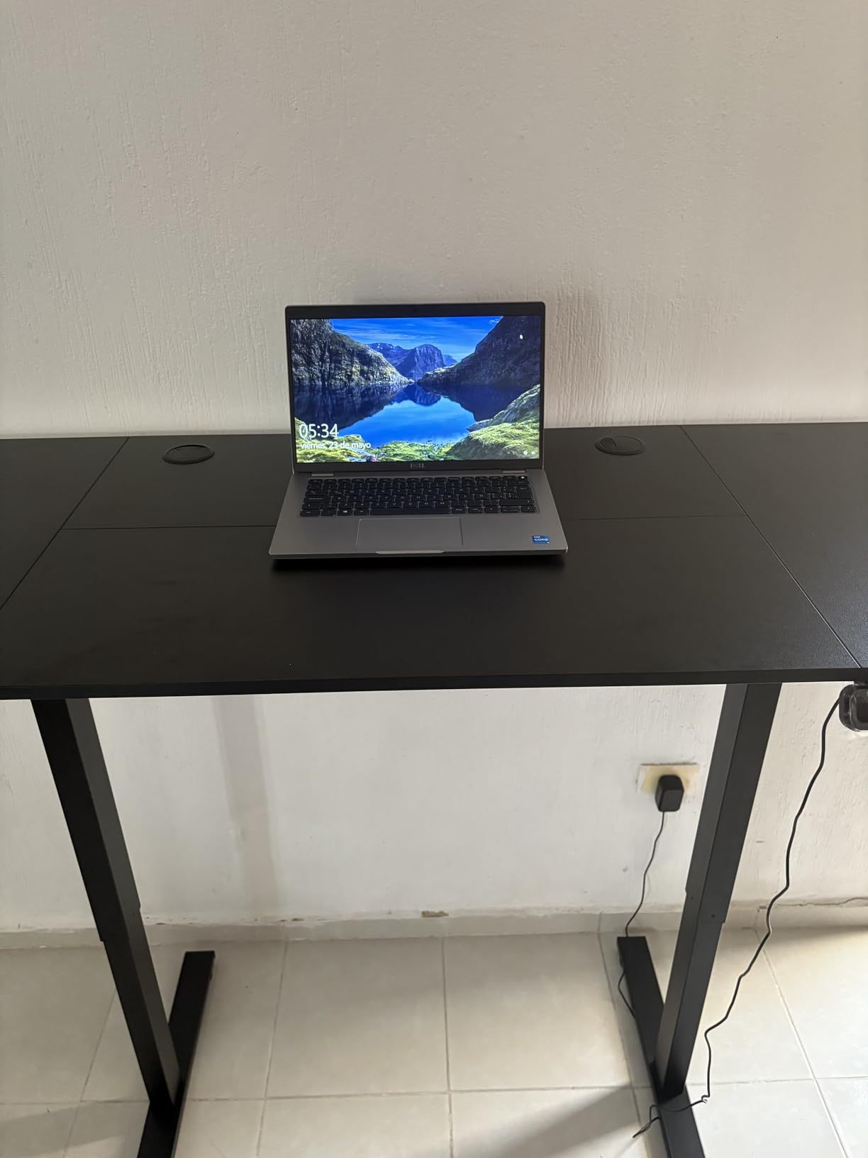 FURRIFIC Electric Lifting Desk, Height Adjustment with Memory (Black, 140X60CM)