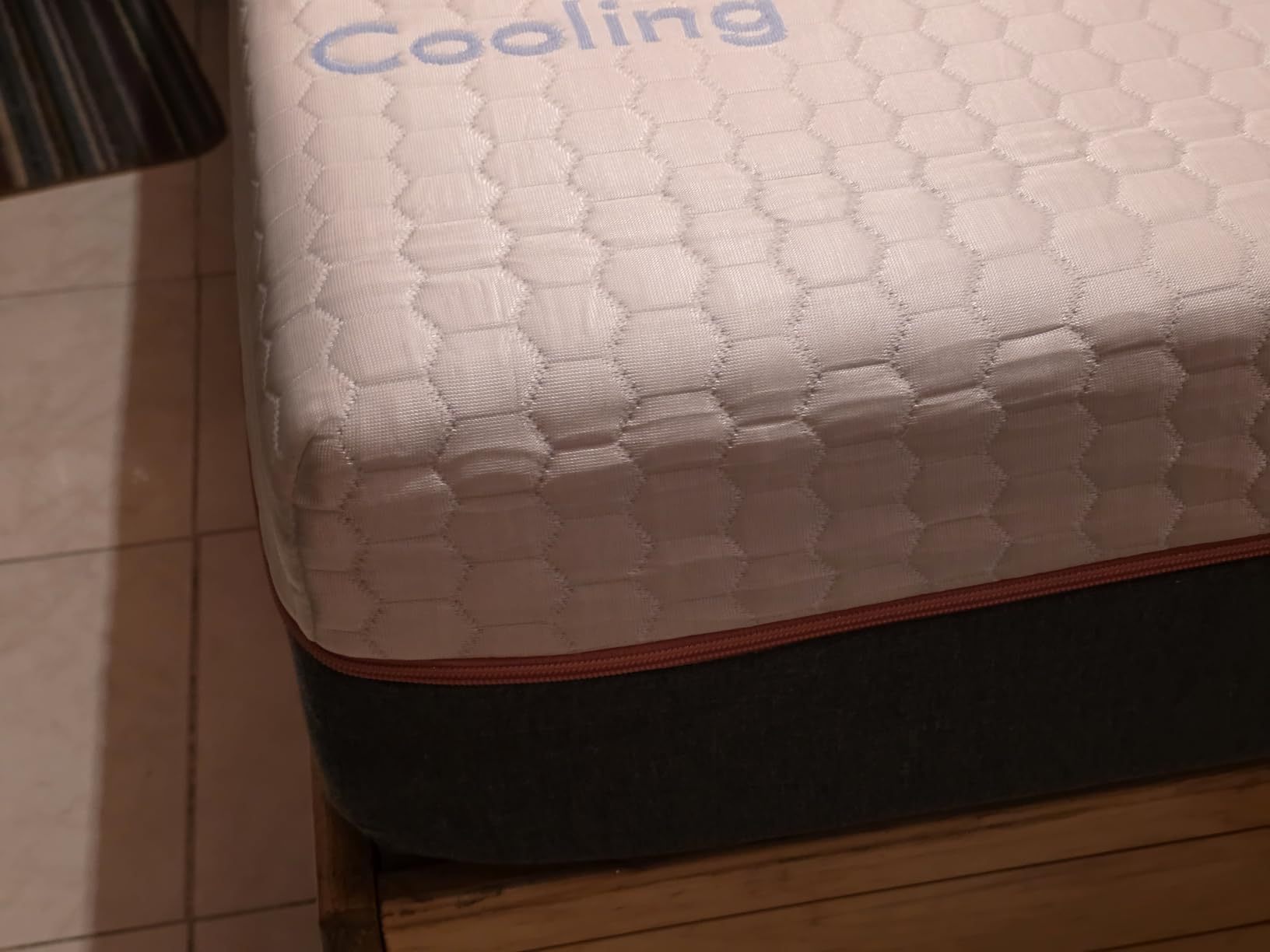 FURRIFIC Double Mattress 25cm, Memory Foam Double Mattress with Cooling Gel, Zero Motion Transfer, Ergonomic Support, Breathable and Packed in Box