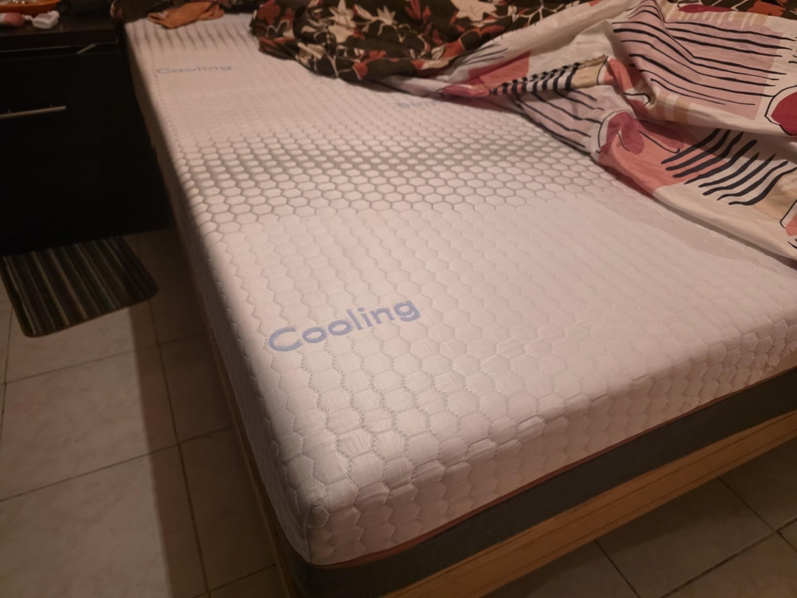 FURRIFIC Double Mattress 25cm, Memory Foam Double Mattress with Cooling Gel, Zero Motion Transfer, Ergonomic Support, Breathable and Packed in Box