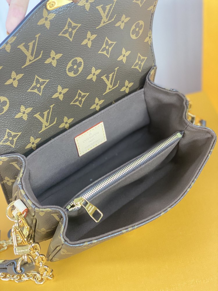 Louis Vuitton Pochette Métis East West Messenger Bag