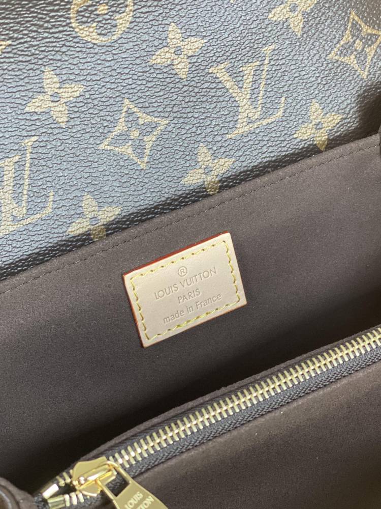 Louis Vuitton Pochette Métis East West Messenger Bag