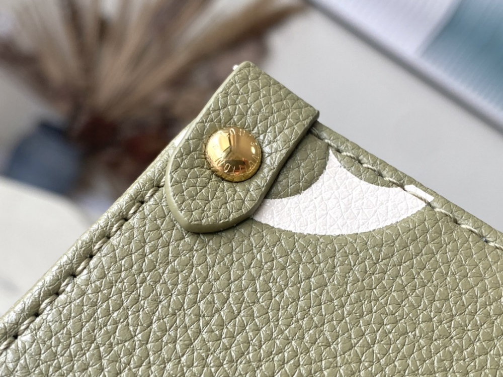 Louis Vuitton OnTheGo BB handbag