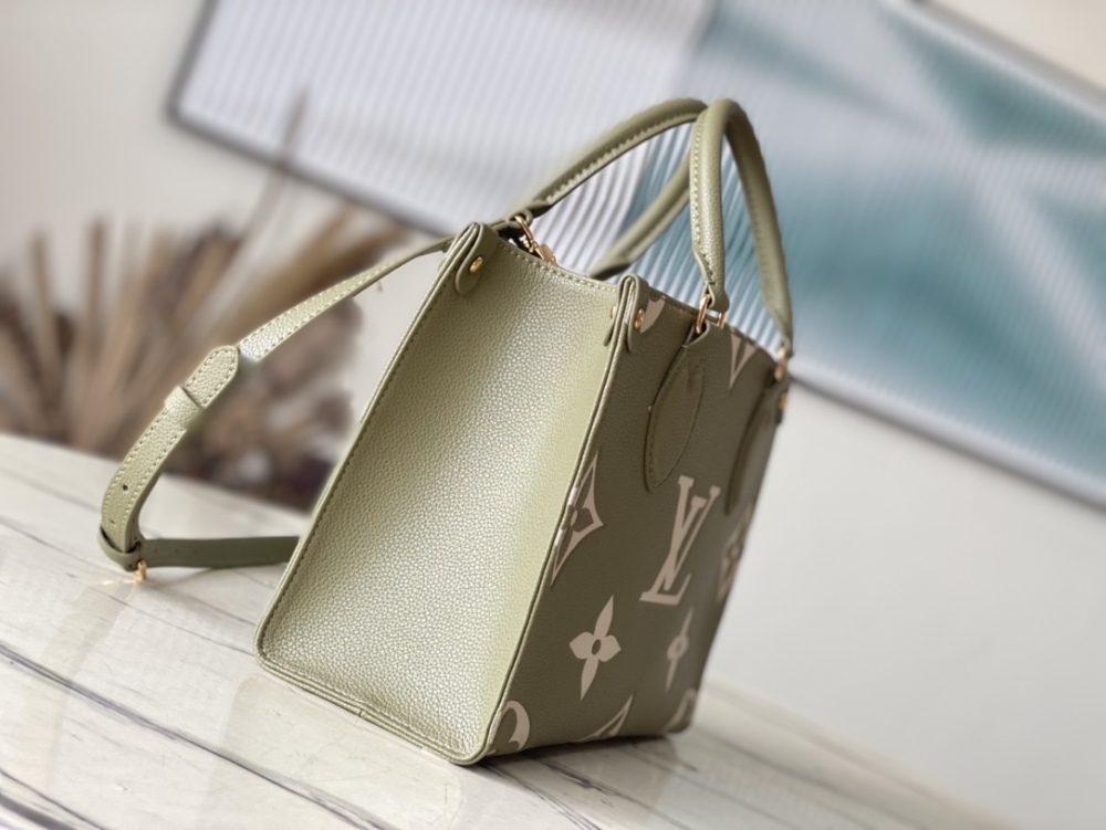 Louis Vuitton OnTheGo BB handbag