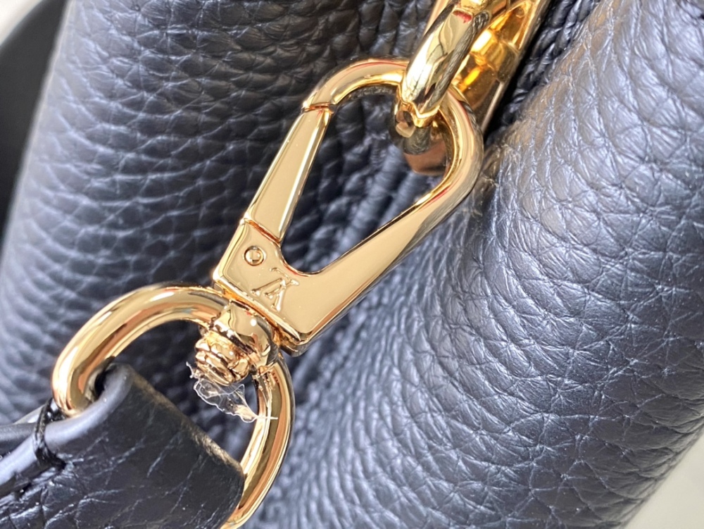 Louis Vuitton Capucines BB handbag