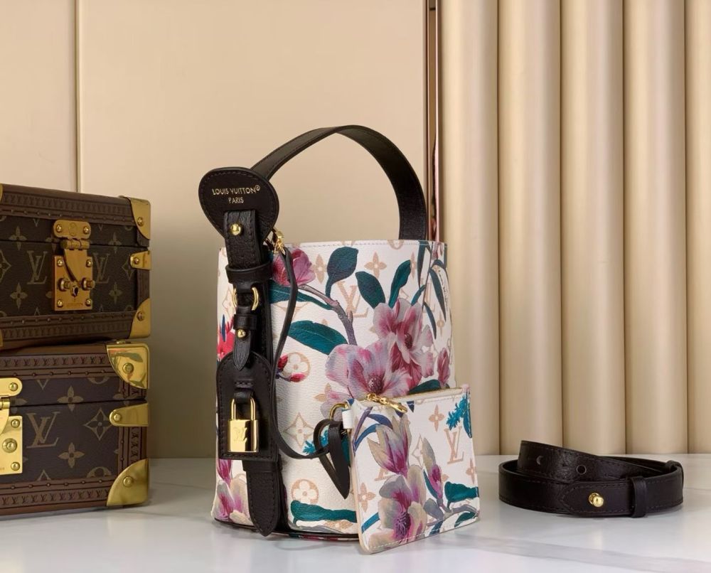 NéoNoé Medium Bucket Bag