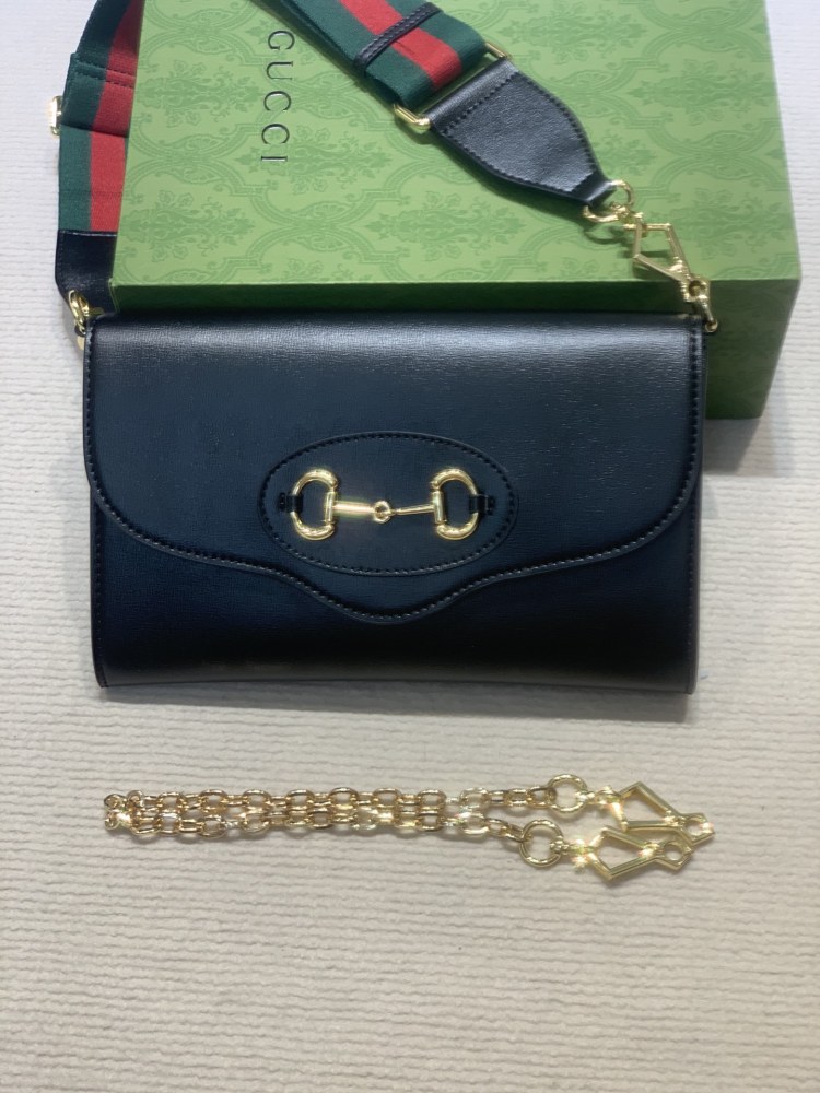 The Gucci Horsebit 1955 series all-leather WOC/clutch is a popular model in the 1955 series that combines retro style with practicality.