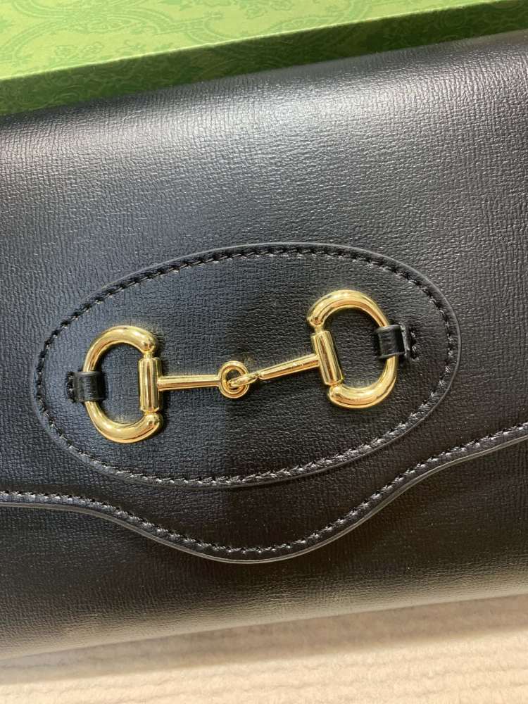 The Gucci Horsebit 1955 series all-leather WOC/clutch is a popular model in the 1955 series that combines retro style with practicality.