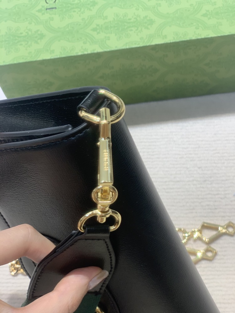 The Gucci Horsebit 1955 series all-leather WOC/clutch is a popular model in the 1955 series that combines retro style with practicality.