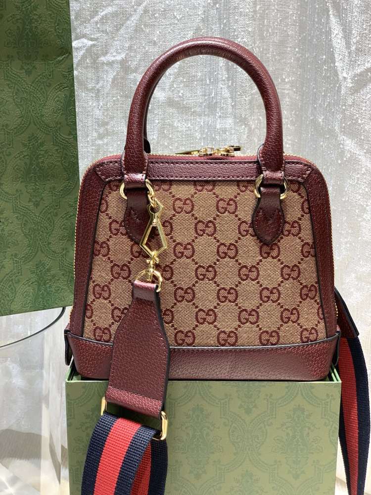 The Gucci Horsebit 1955 mini shell bag is a popular style in the 1955 collection that combines retro charm with modern style.