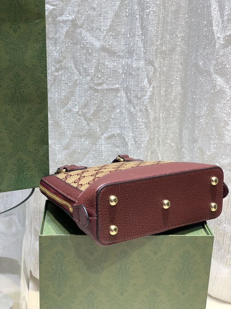 The Gucci Horsebit 1955 mini shell bag is a popular style in the 1955 collection that combines retro charm with modern style.