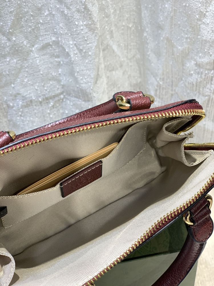 The Gucci Horsebit 1955 mini shell bag is a popular style in the 1955 collection that combines retro charm with modern style.