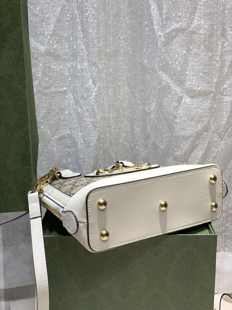 The Gucci Horsebit 1955 mini shell bag is a popular style in the 1955 collection that combines retro and fresh appeal.