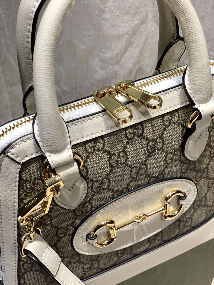 The Gucci Horsebit 1955 mini shell bag is a popular style in the 1955 collection that combines retro and fresh appeal.