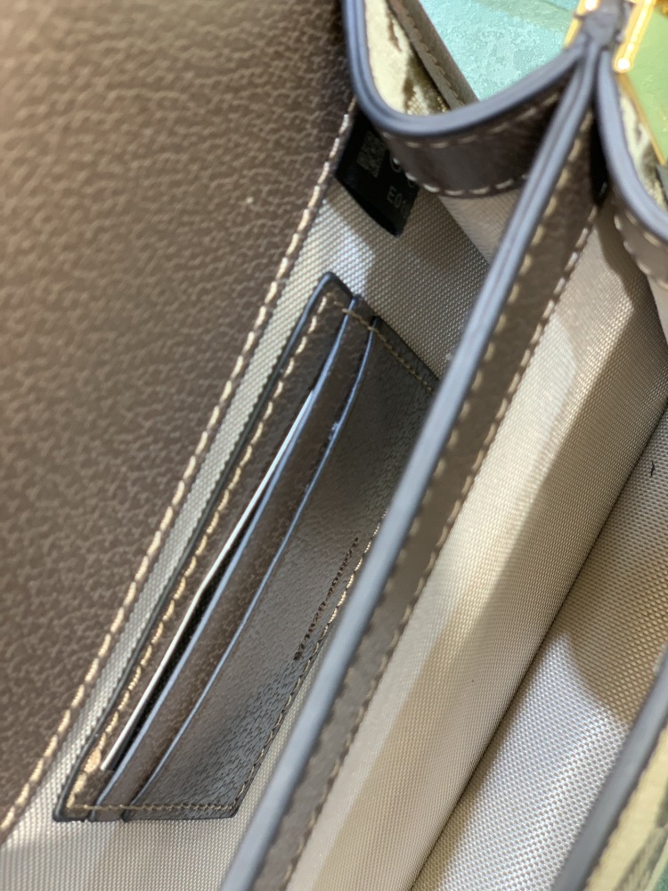 The Gucci Horsebit 1955 series oversized GG monogram saddle bag is a highly recognizable and popular style from the 1955 collection.