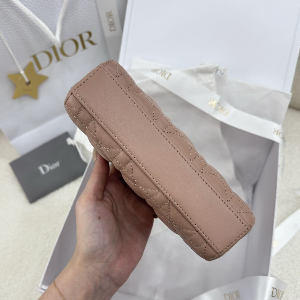 The Dior Lady D-Joy super mini version (horizontal Lady Dior), also known as the "horizontal Lady Dior bag".