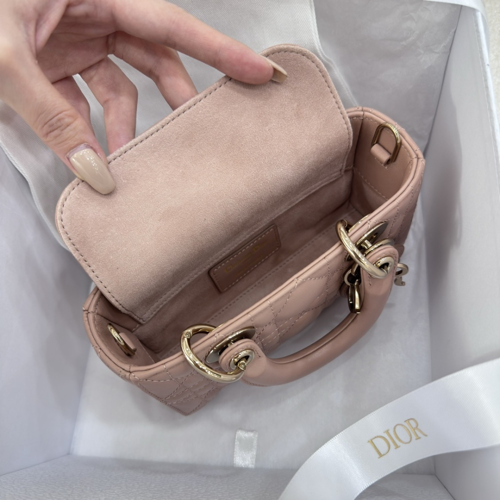 The Dior Lady D-Joy super mini version (horizontal Lady Dior), also known as the "horizontal Lady Dior bag".