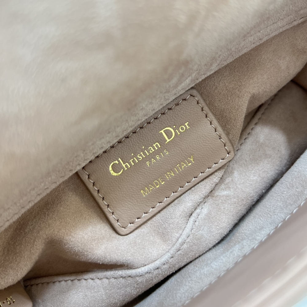 The Dior Lady D-Joy super mini version (horizontal Lady Dior), also known as the "horizontal Lady Dior bag".