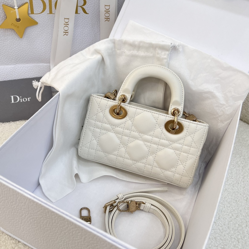 The Dior Lady D-Joy super mini version (horizontal Lady Dior), also known as the "horizontal Lady Dior bag".