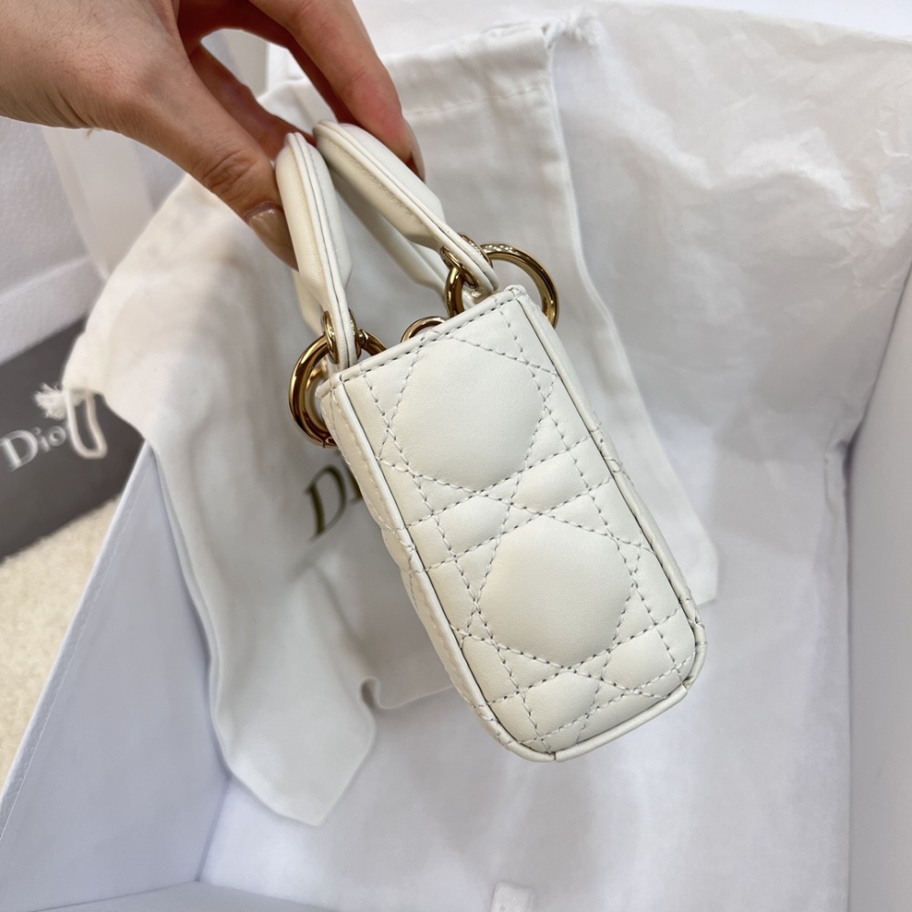 The Dior Lady D-Joy super mini version (horizontal Lady Dior), also known as the "horizontal Lady Dior bag".