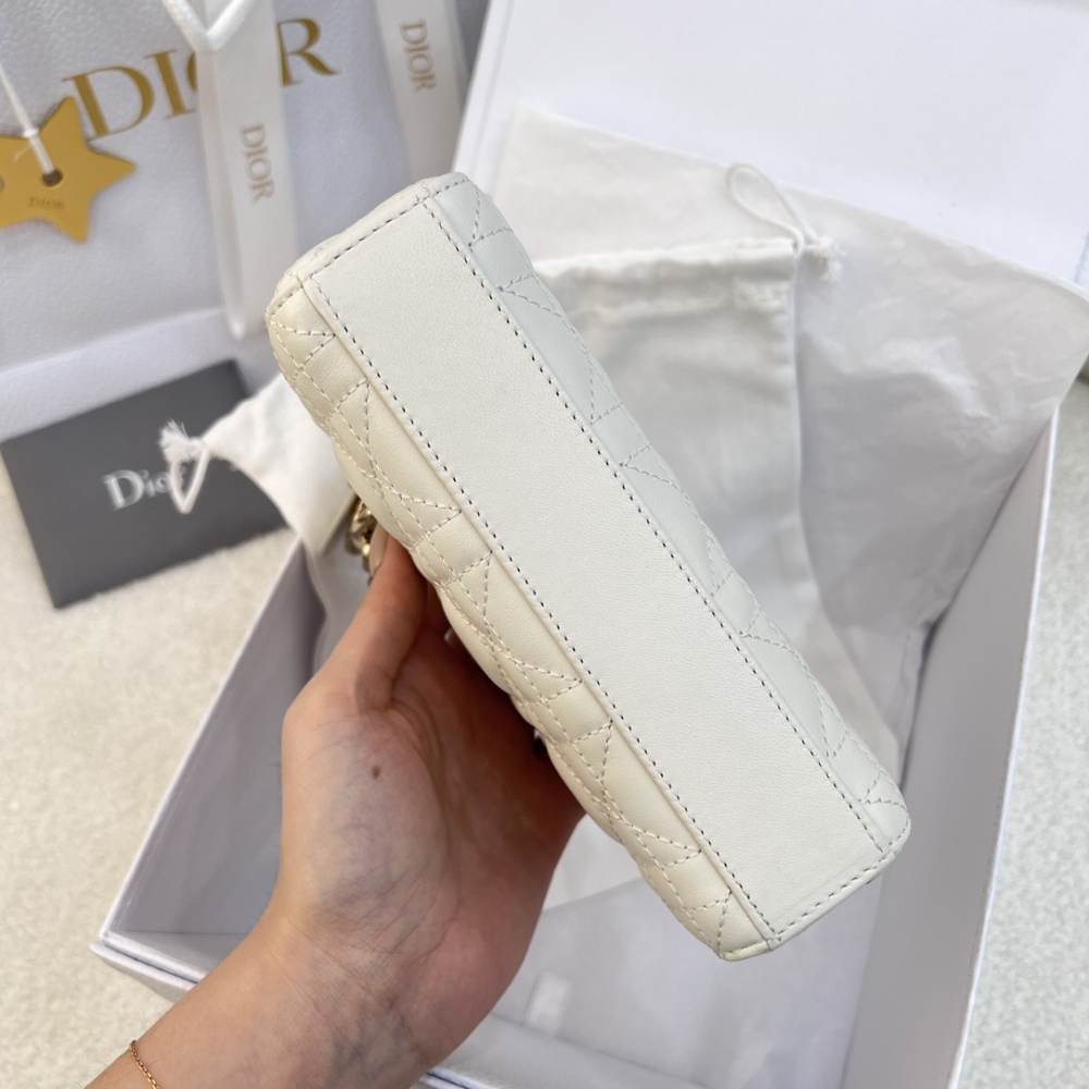 The Dior Lady D-Joy super mini version (horizontal Lady Dior), also known as the "horizontal Lady Dior bag".