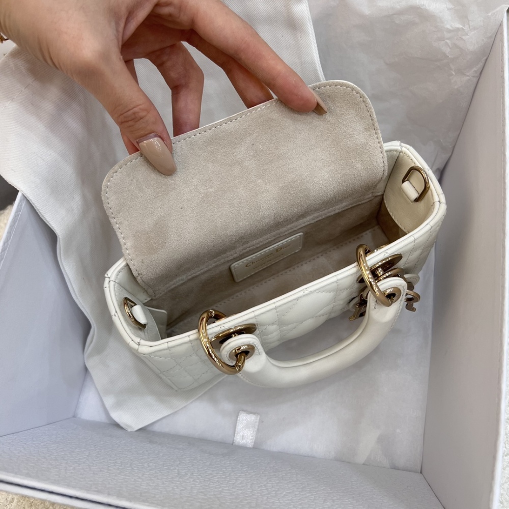 The Dior Lady D-Joy super mini version (horizontal Lady Dior), also known as the "horizontal Lady Dior bag".