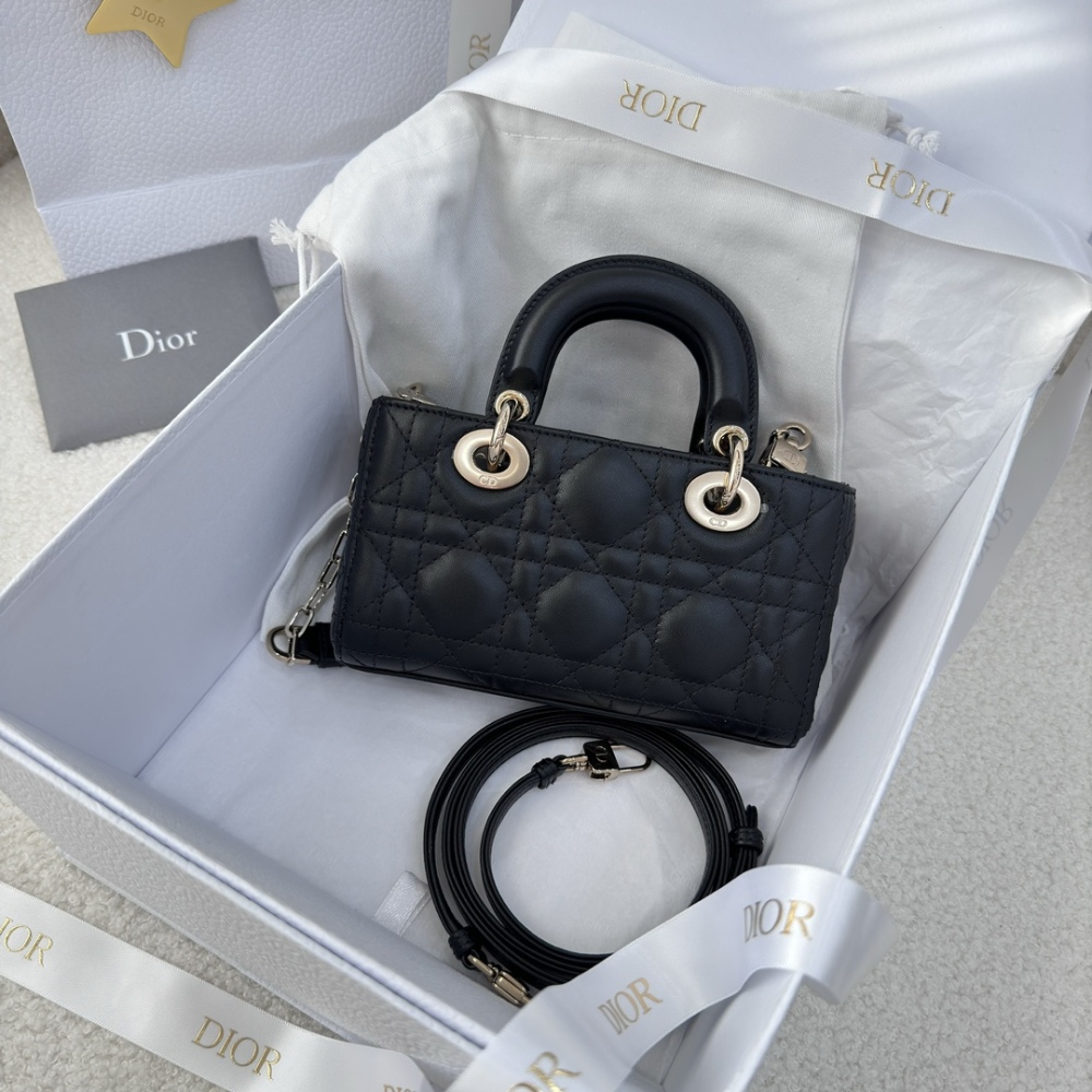 The Dior Lady D-Joy super mini version (horizontal Lady Dior), also known as the "horizontal Lady Dior bag".