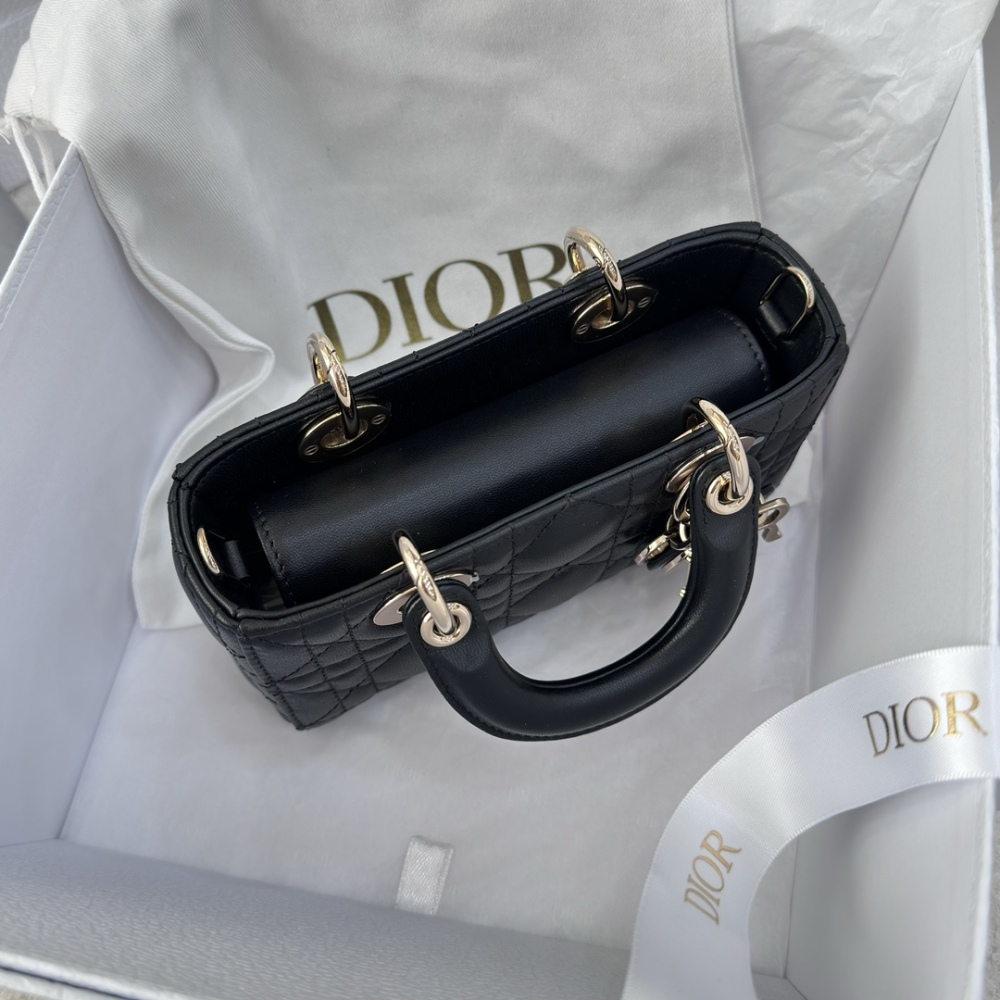 The Dior Lady D-Joy super mini version (horizontal Lady Dior), also known as the "horizontal Lady Dior bag".