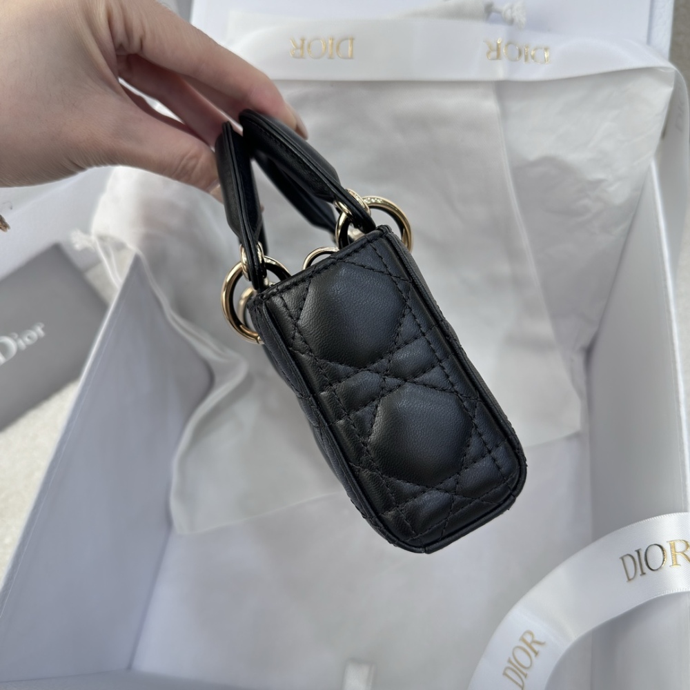 The Dior Lady D-Joy super mini version (horizontal Lady Dior), also known as the "horizontal Lady Dior bag".