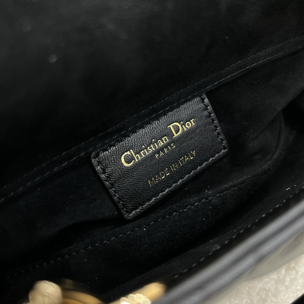 The Dior Lady D-Joy super mini version (horizontal Lady Dior), also known as the "horizontal Lady Dior bag".