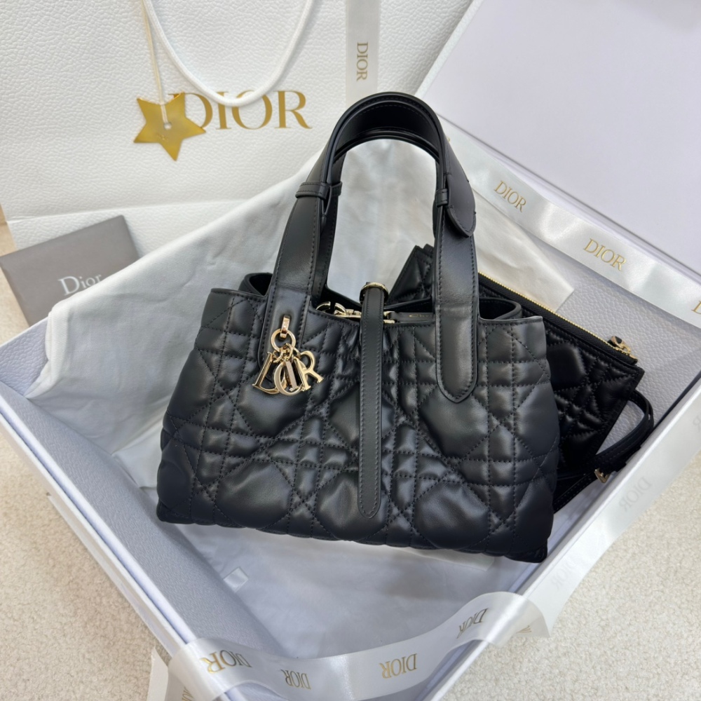 The Dior Toujours small cannage tote bag, often referred to as a "softer version of the Princess Diana tote," is a popular and gentle workwear style in recent years.